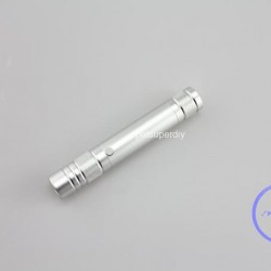 100mw緑レーザーポインターのエネルギーが非常に小さい範囲に集中するので