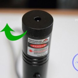 強力 レッドレーザーポインター高質100mwレーザー懐中電灯焦点調整マッチ