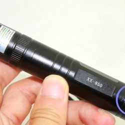 懐中電灯式1000mwレッドレーザーポインター　満天星2in1　携帯性抜群 固定焦点