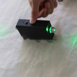 レーザーソード グリーンレーザー剣 発光状態のレーザーブレード50mw安全レーザー指示